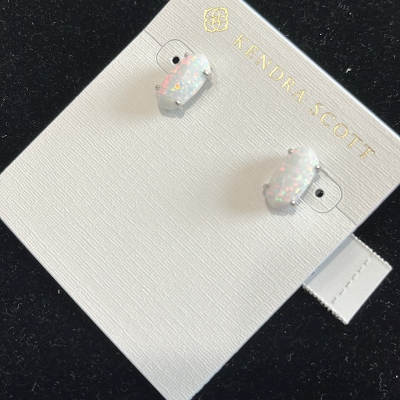 Kendra Scott Betty Silver Stud Earrings in White Kyocera Opal - Picture 4 of 5